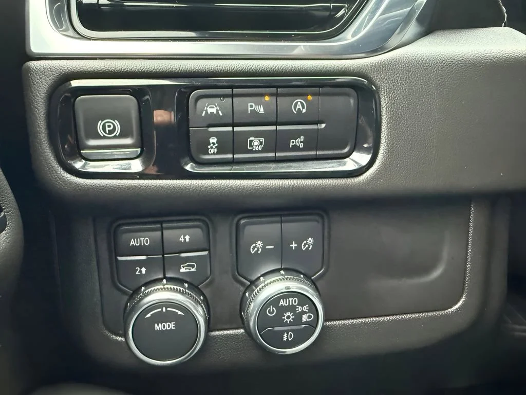 Used 2025 Summit White GMC Denali image 17