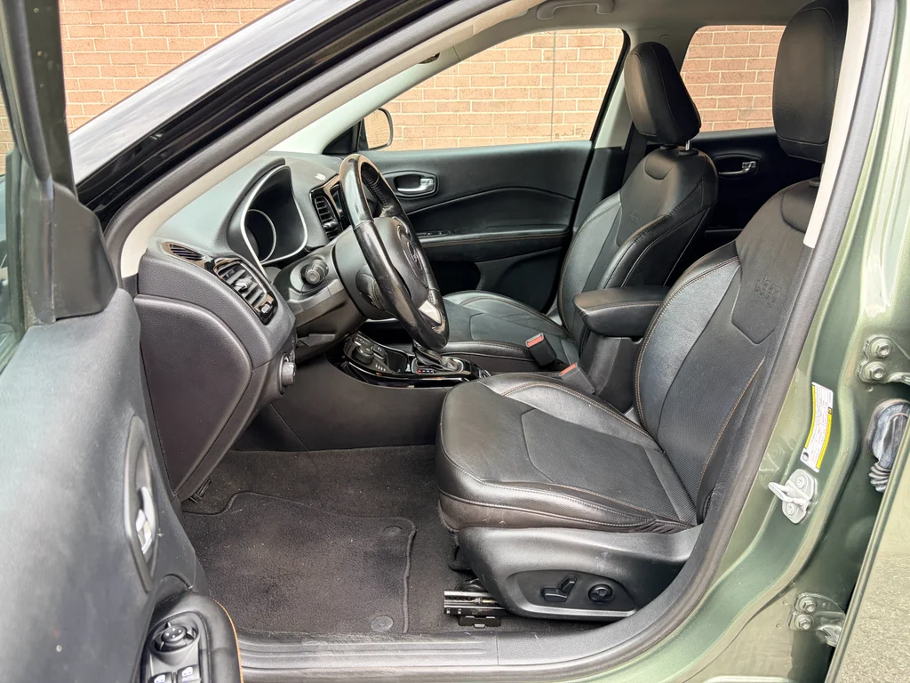 Used 2020 Olive Green Pearlcoat Jeep Limited image 11
