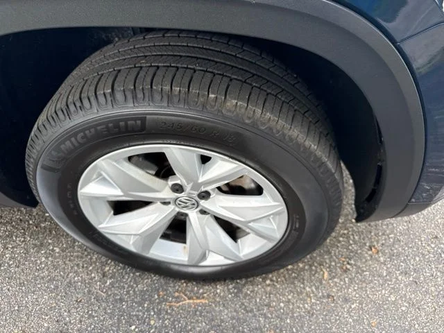 Used 2019 Blue Volkswagen 3.6L V6 SE image 5