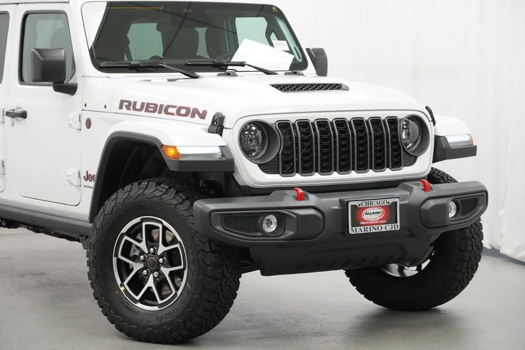 New 2026 Bright White Clear-Coat Exterior Paint Jeep Rubicon image 3