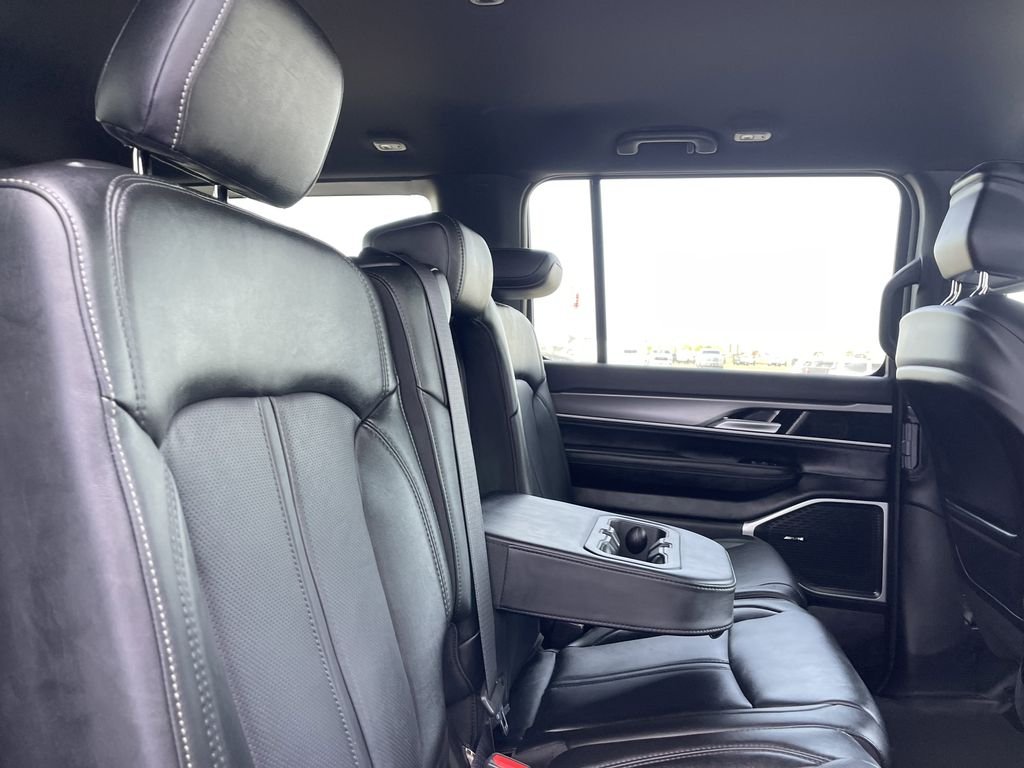 New 2026 High Gloss Black Exterior Paint Jeep Limited Altitude image 27