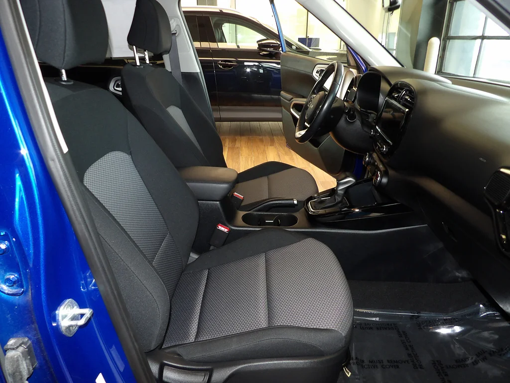 Used 2022 Neptune Blue/Cherry Black Kia X-Line image 14