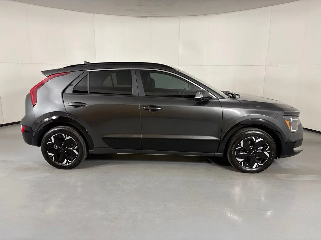 New 2026 Interstellar Gray Kia WIND image 9