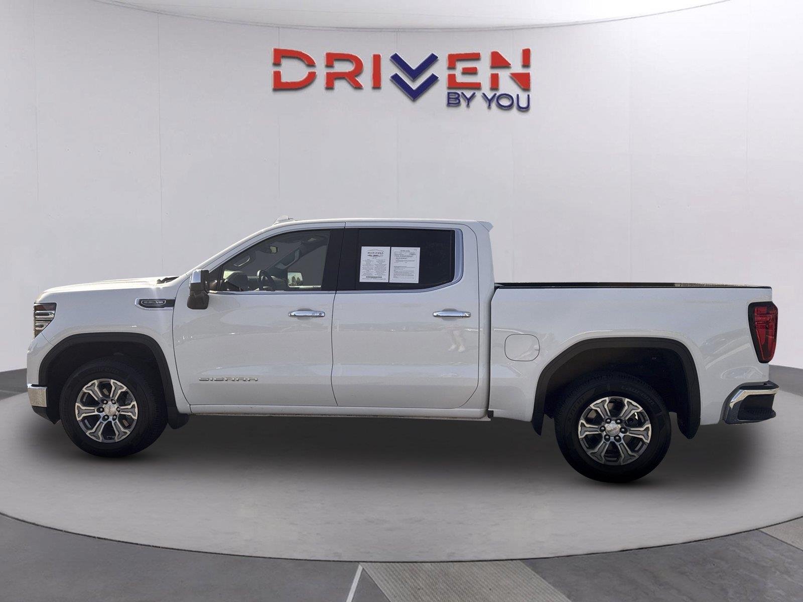 Used 2025 SUMMIT WHITE GMC SLT image 6