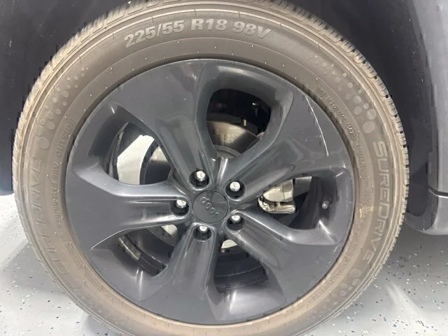 Used 2020 Silver Jeep Latitude image 6