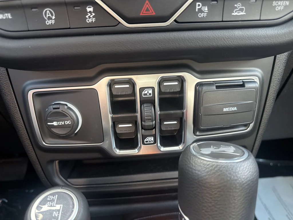 Used 2025 Blue Jeep Sahara image 29