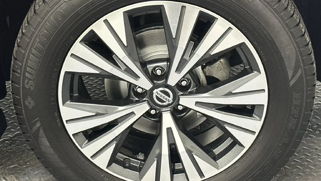 Used 2021 Red Nissan SV image 19
