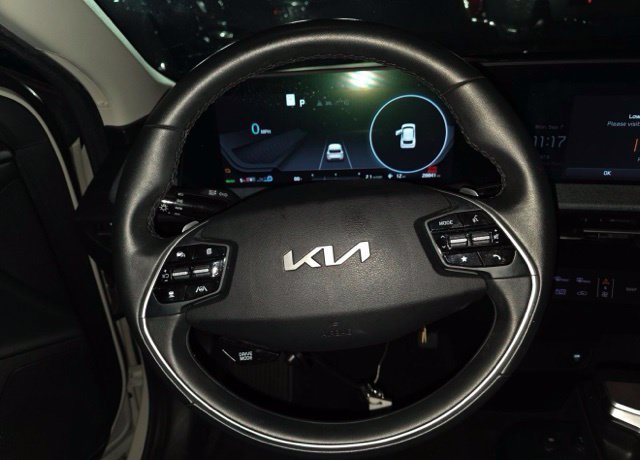 Used 2024 Glacier Kia Light image 12