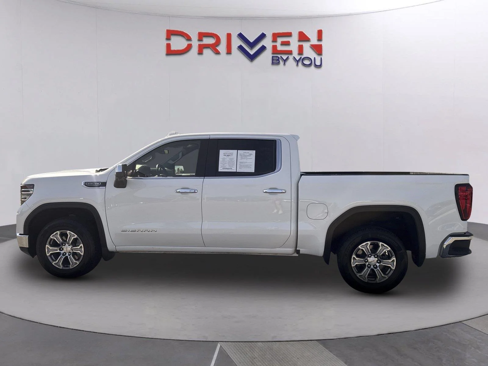 Used 2025 SUMMIT WHITE GMC SLT image 6
