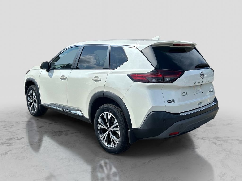 Used 2022 White Nissan SV image 4
