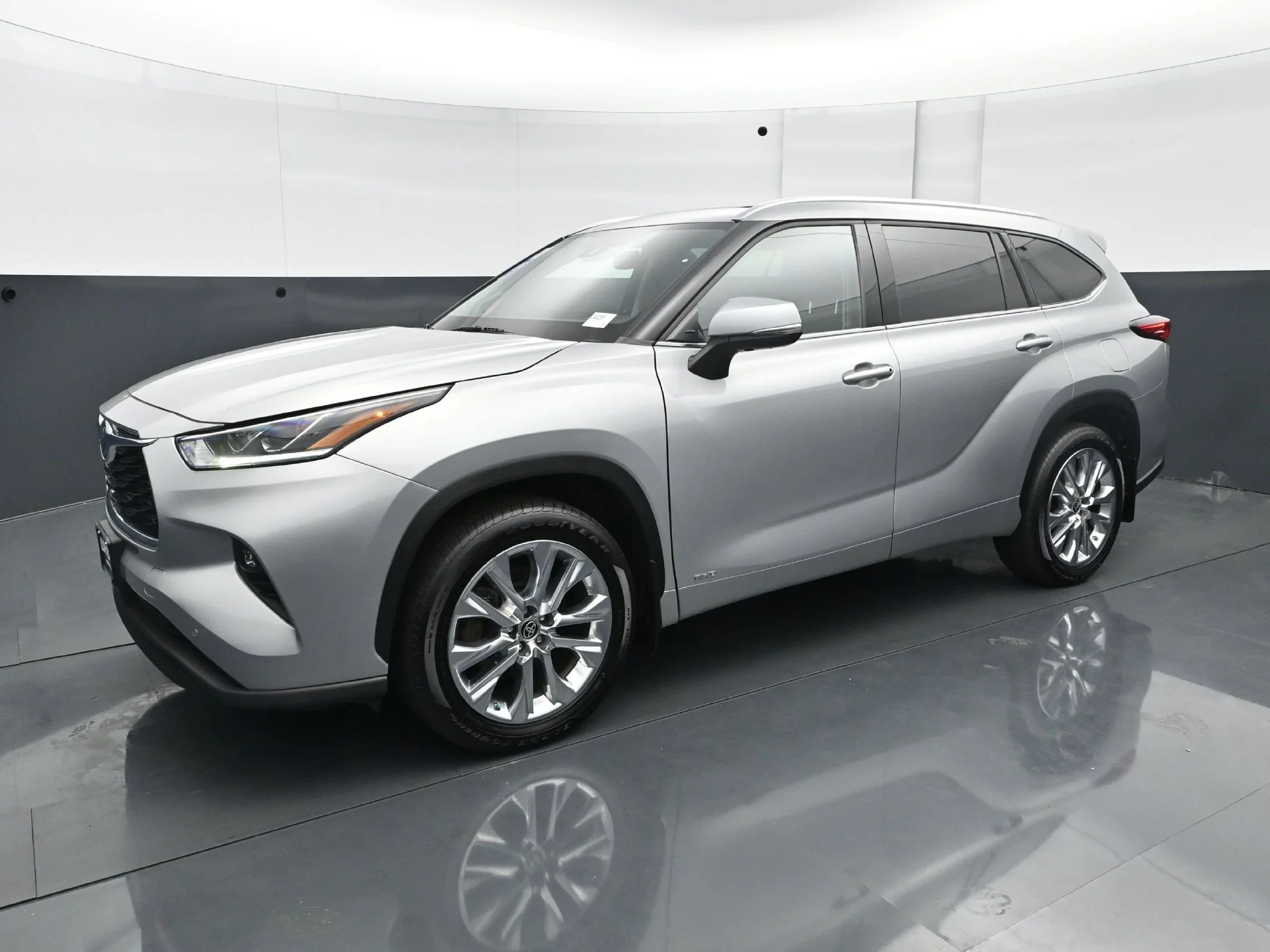 Used 2023 Toyota Highlander Hybrid Limited with VIN 5TDXBRCHXPS574529 for sale in Minneapolis, Minnesota