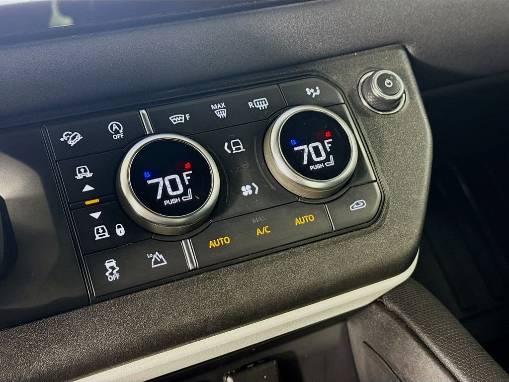 Certified Used 2022 Black Land Rover X-Dynamic SE image 17