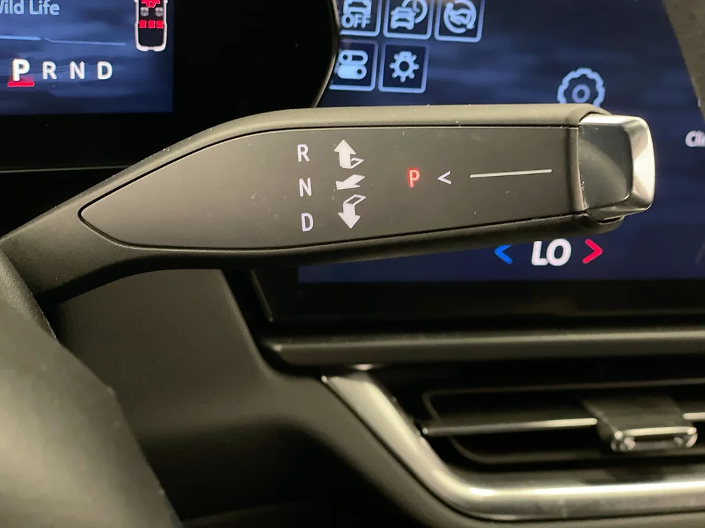 Used 2025 Summit White Chevrolet LT image 16