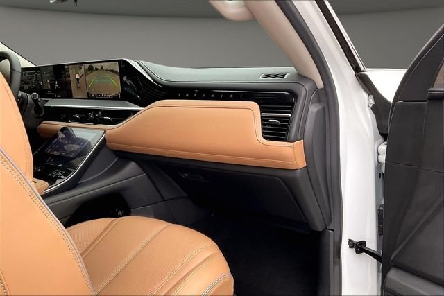 Used 2025 White INFINITI SENSORY image 15