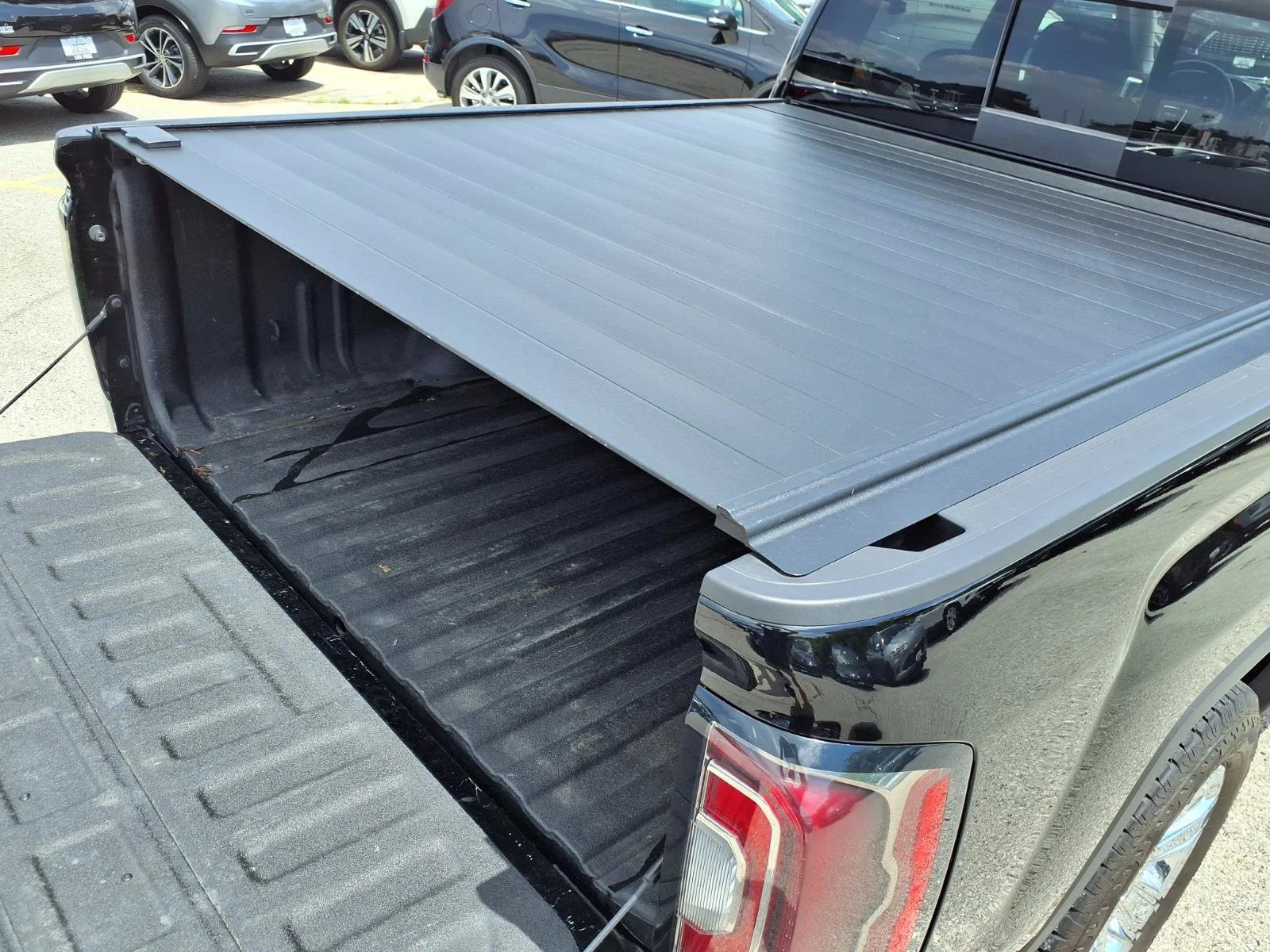 Used 2018 Onyx Black GMC SLT image 36
