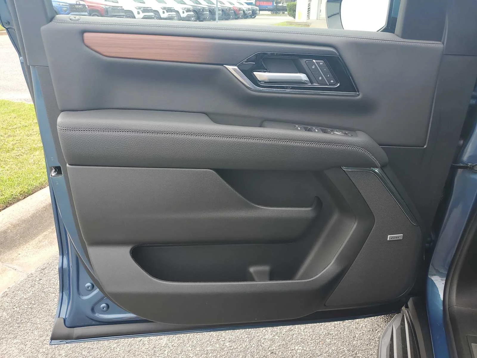 2025 GMC Yukon XL Denali - Photo 16