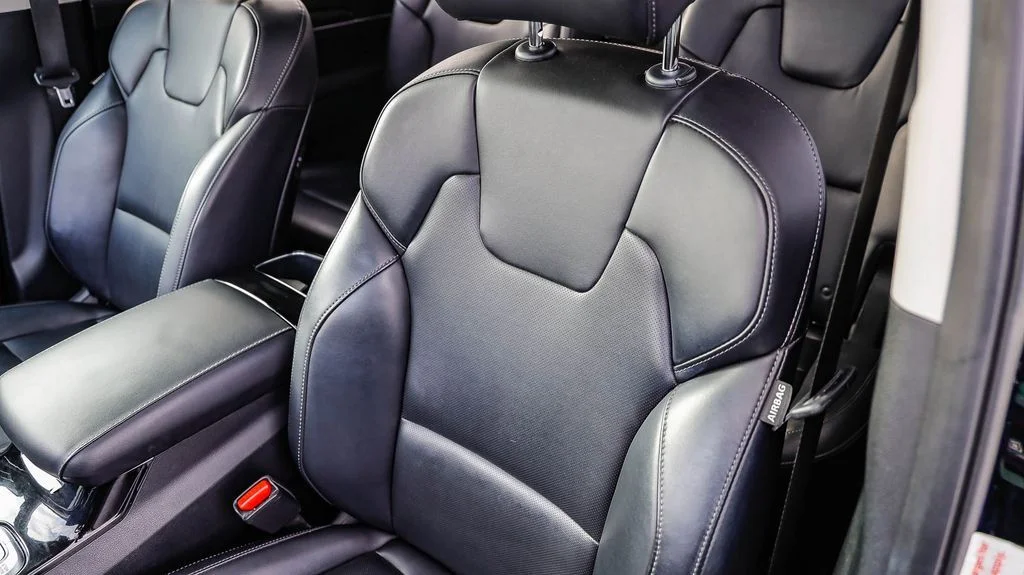 Used 2025 Black Kia S image 31