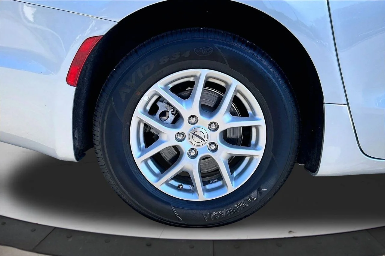 Used 2024 Silver Chrysler Touring L image 35