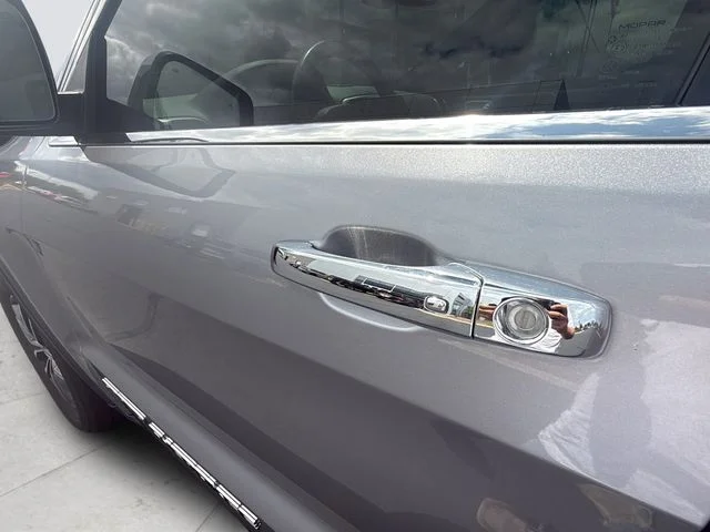 Used 2018 Silver Jeep Limited image 29