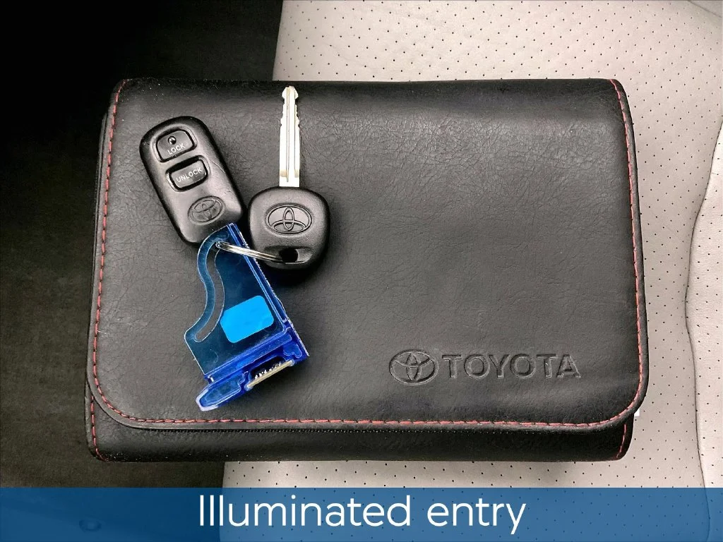 Used 2006 Silver Toyota Limited image 16