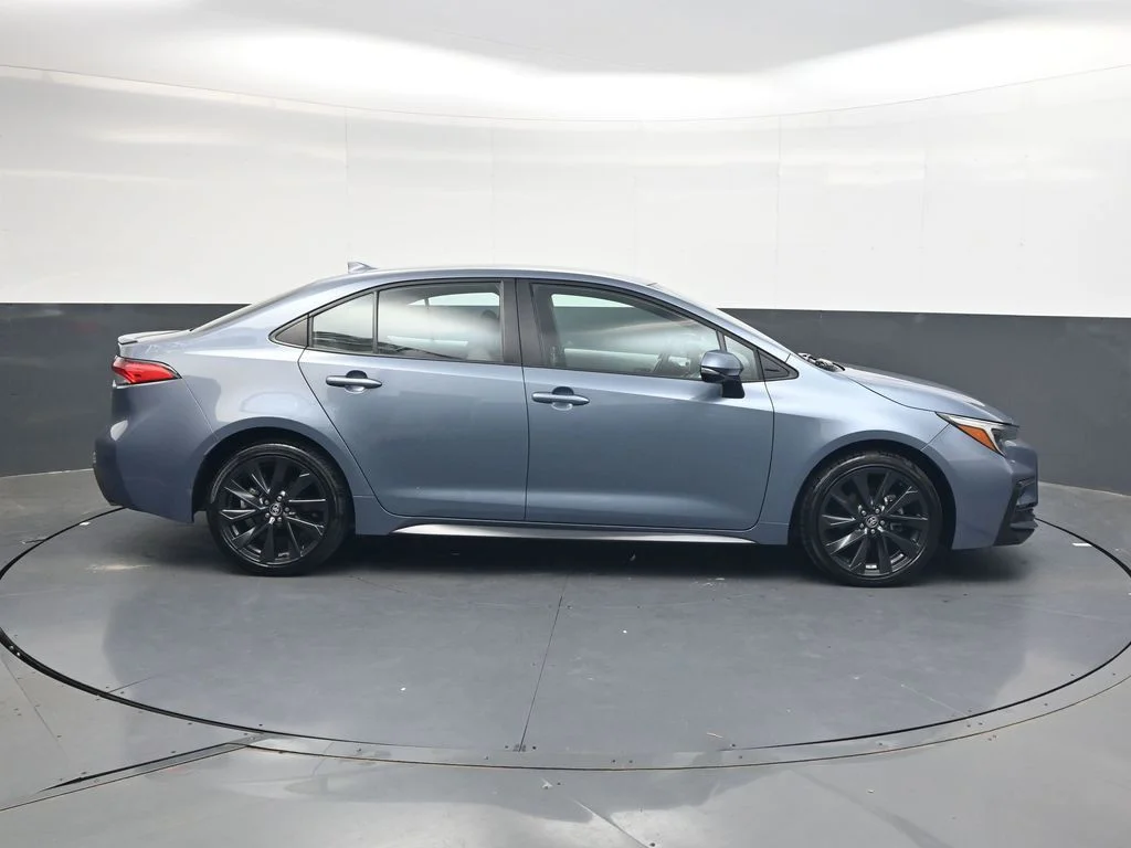 Used 2023  Toyota SE image 3