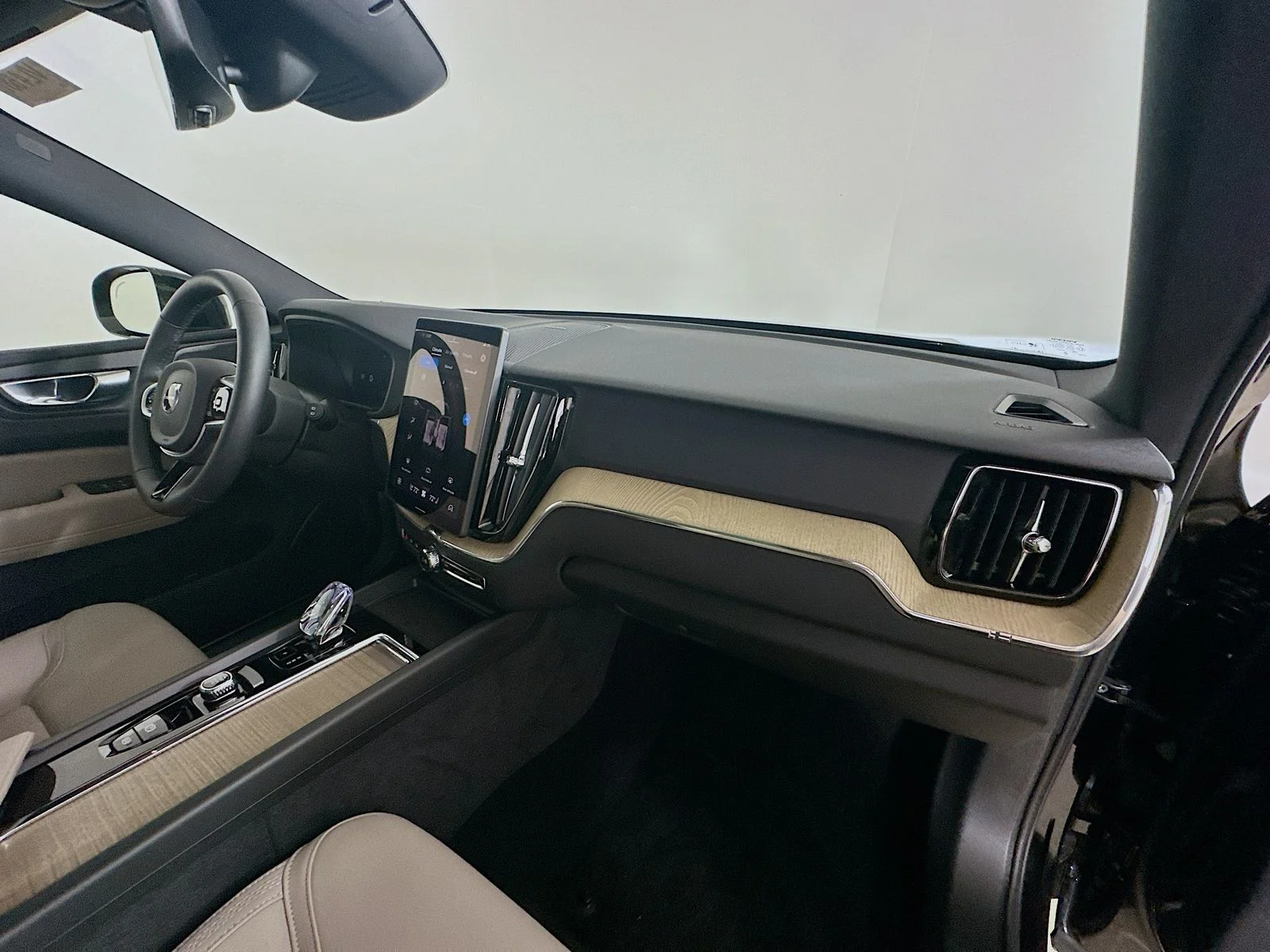 2026 Volvo XC60 Plus - Photo 46