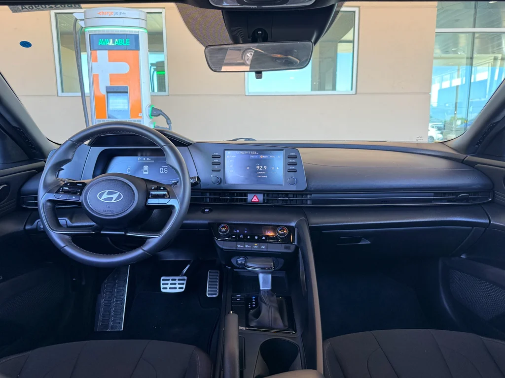 Used 2025 Abyss Black Hyundai SEL Sport image 14