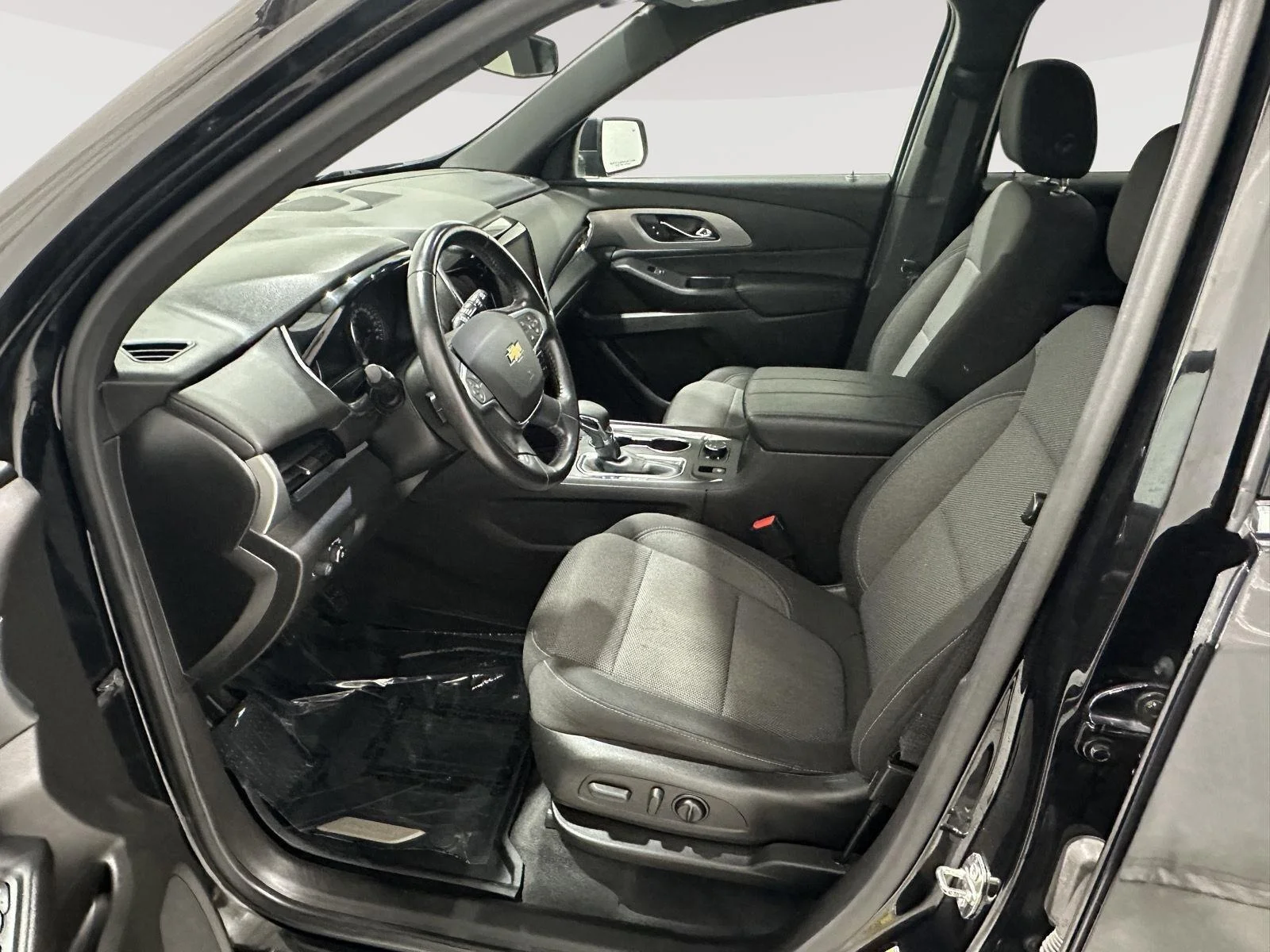 Used 2022 Mosaic Black Metallic Chevrolet LT Cloth image 16
