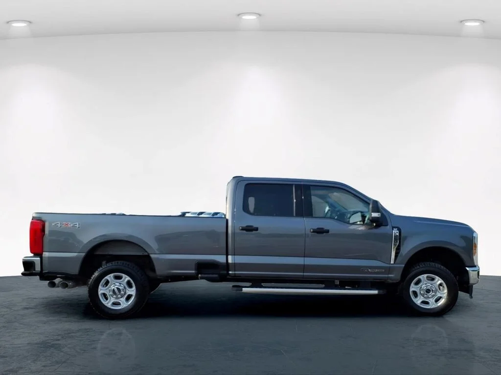 Used 2025 Gray Ford XLT image 7