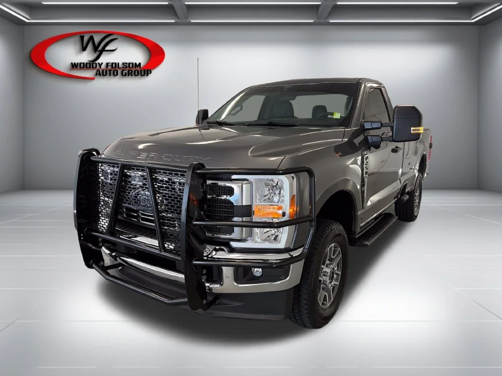 Used 2025 Gray Ford XLT image 3