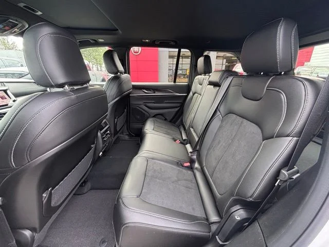 New 2026 Bright White Clear-Coat Exterior Paint Jeep Altitude image 12