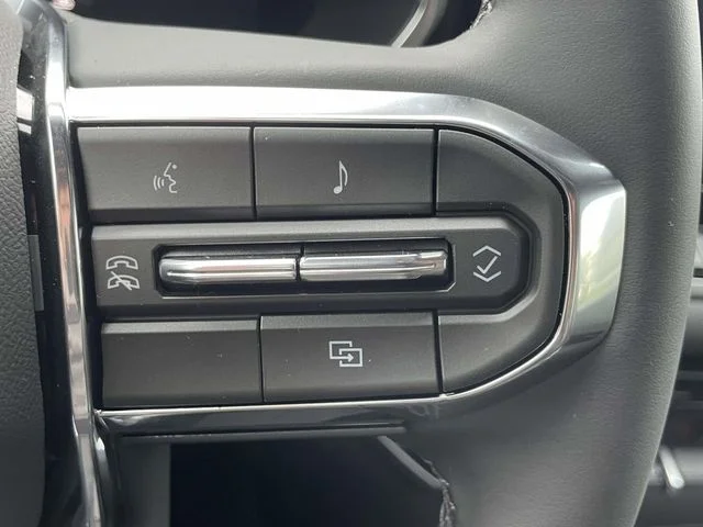 New 2026 White GMC Elevation image 22