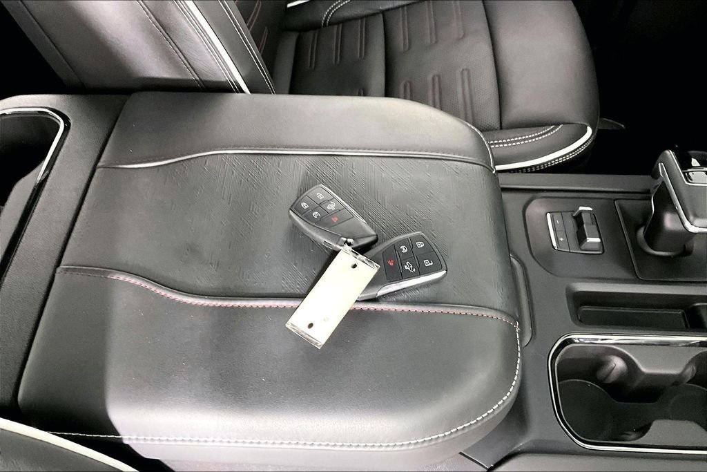 Used 2026 White GMC AT4X image 33