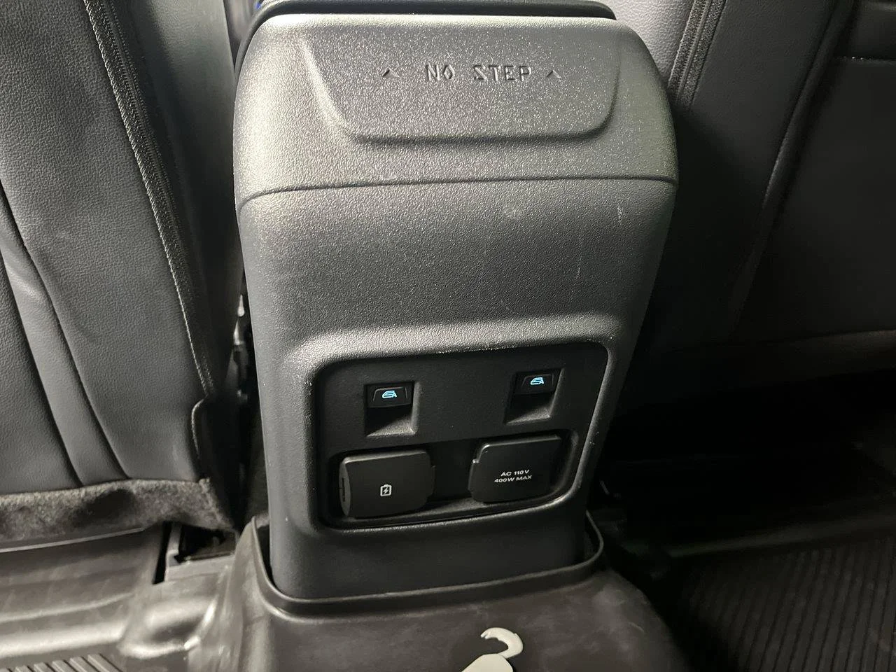 Used 2023 Black Ford Wildtrak image 12