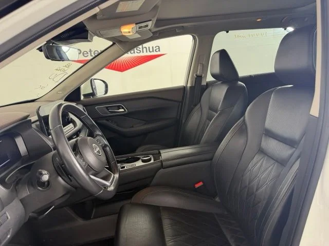 Used 2023 White Nissan Platinum image 6