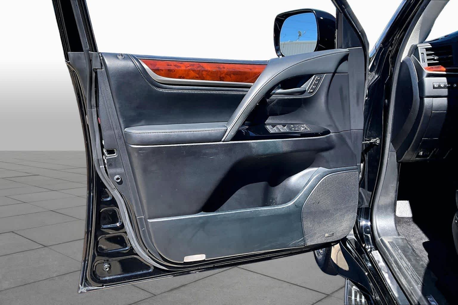 Used 2021 Black Onyx Lexus  image 22