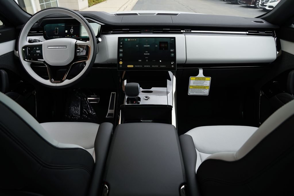 New 2026 Fuji White Land Rover Dynamic SE image 9