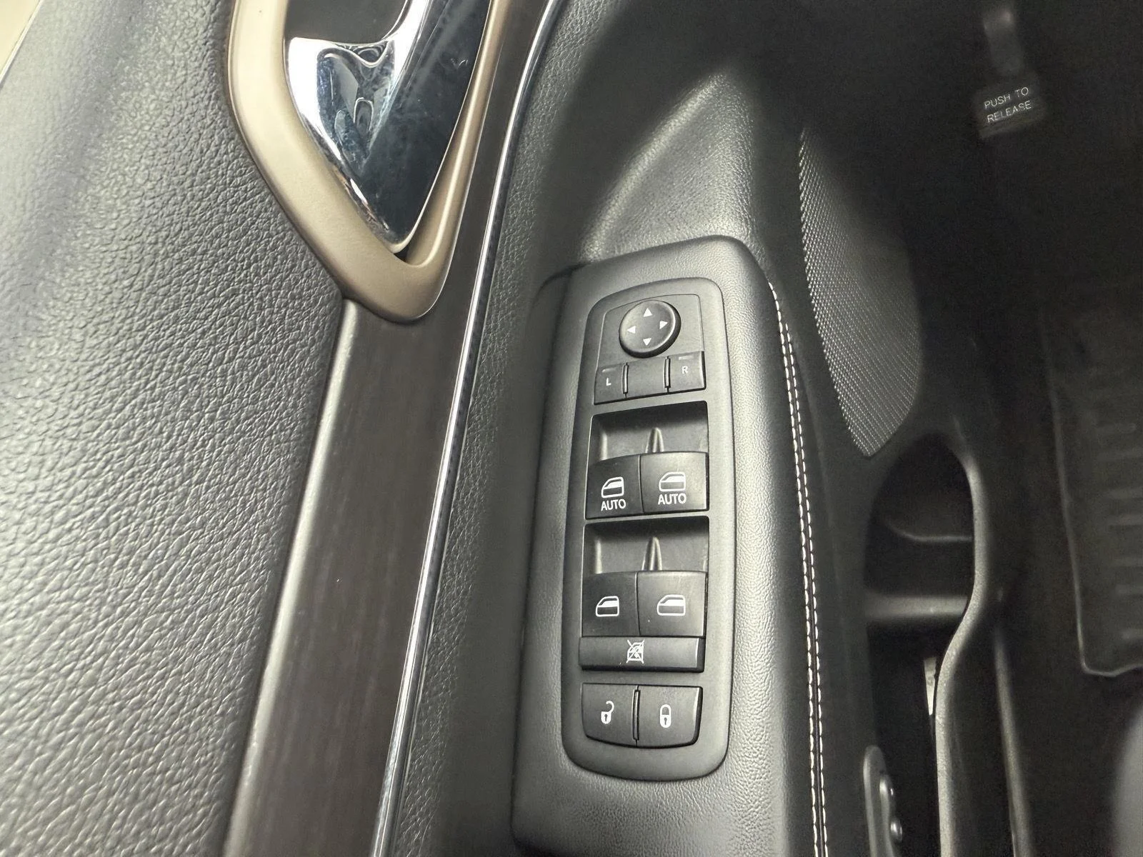 Used 2014 Bright White Clearcoat Jeep Limited image 11