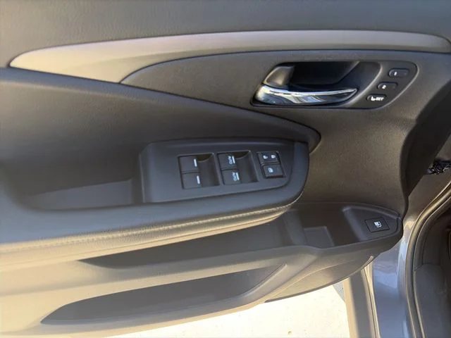 Used 2022 Silver Honda RTL image 15