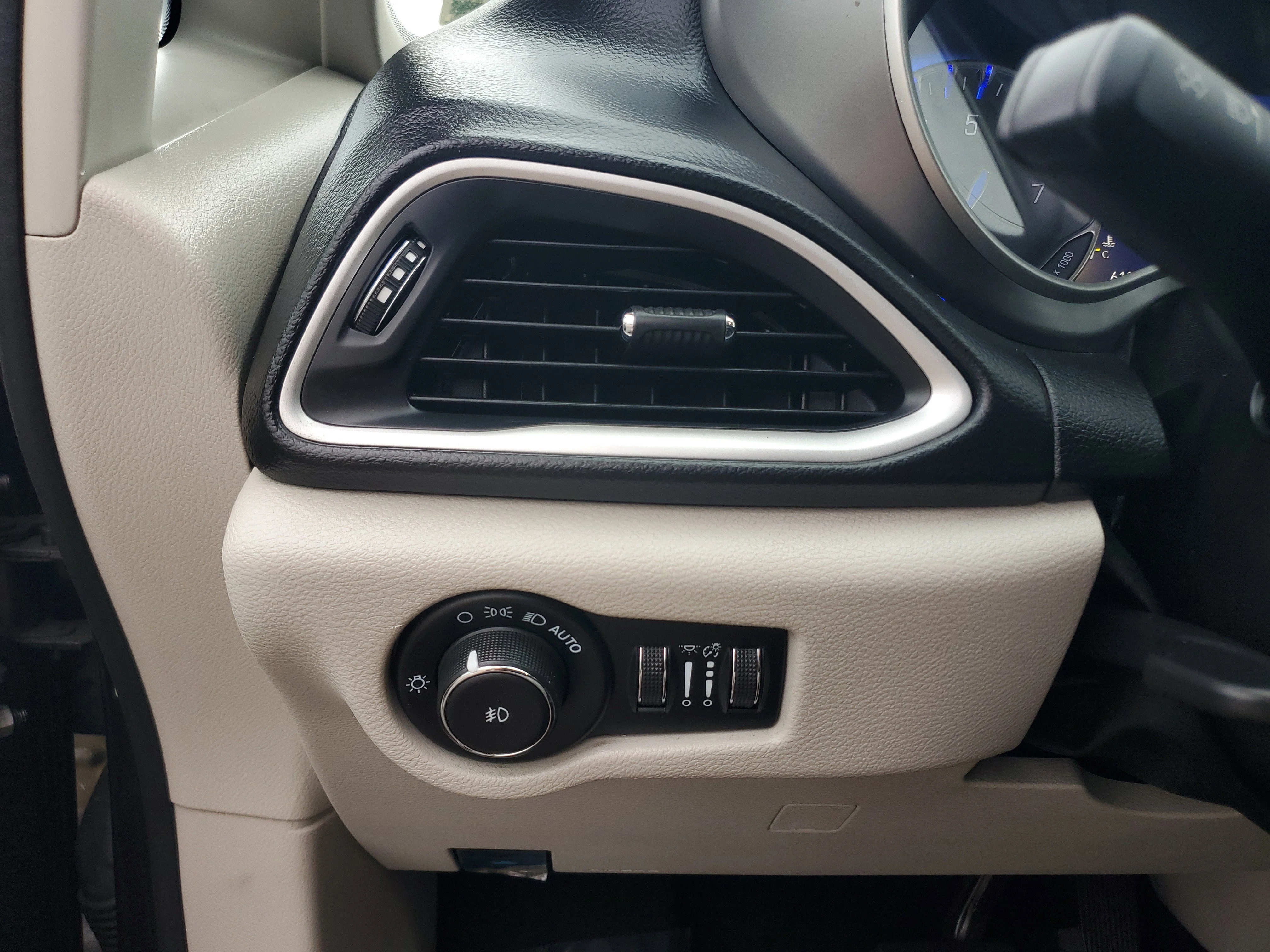 Certified Used 2022 Gray Chrysler Touring L image 26