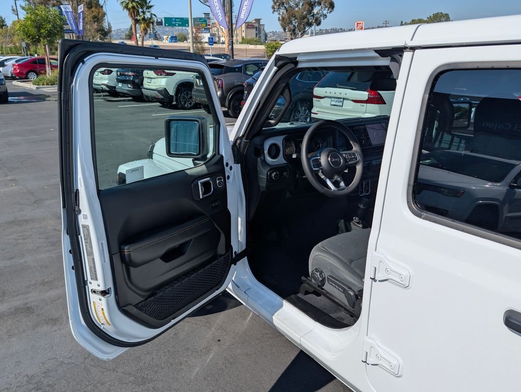 2025 Jeep Wrangler 4-Door Sahara - Photo 34