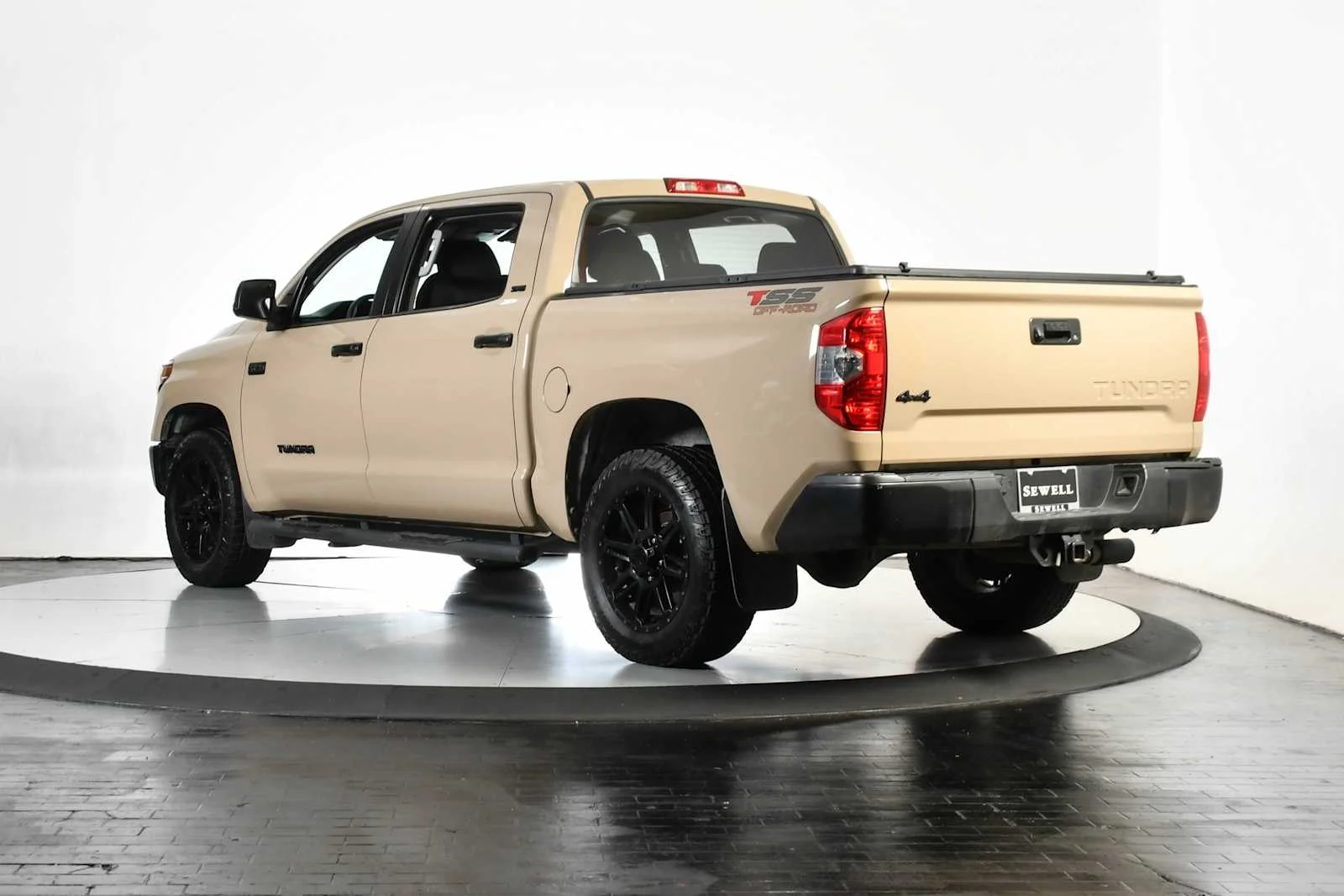 Used 2018 Quicksand Toyota SR5 image 4