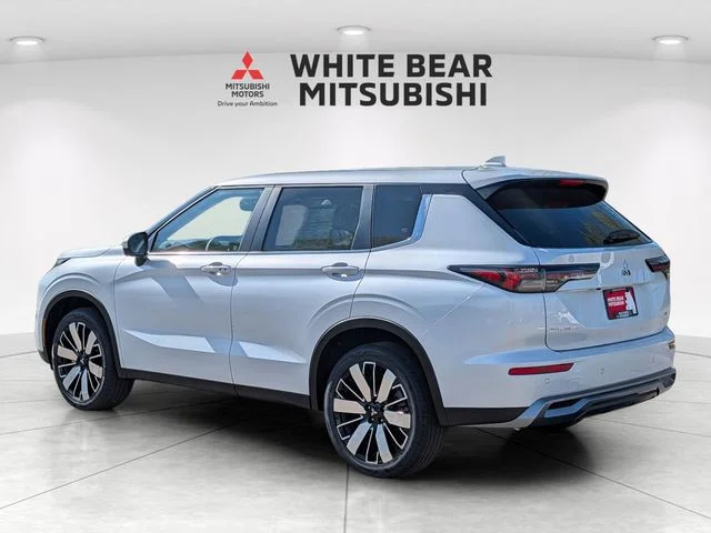 New 2026 White Diamond Mitsubishi SE image 2
