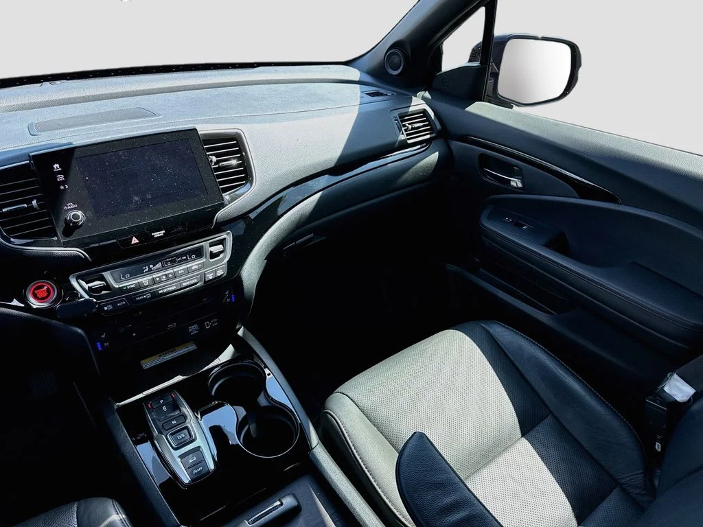 Used 2022 Crystal Black Pearl Honda Black Edition image 28