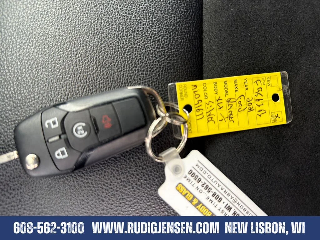 Used 2021 Silver Ford XLT image 28
