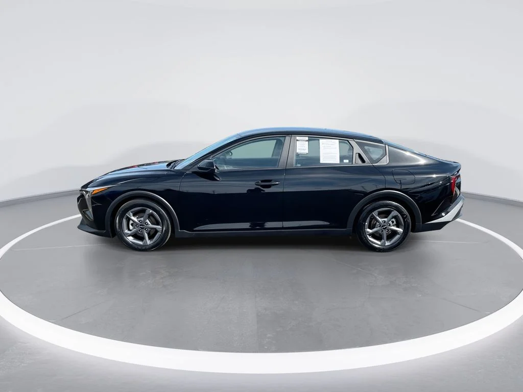 Used 2025 Black Kia LXS image 5