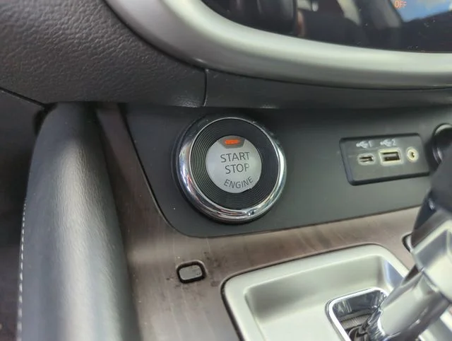 Used 2020 Silver Nissan Platinum image 46