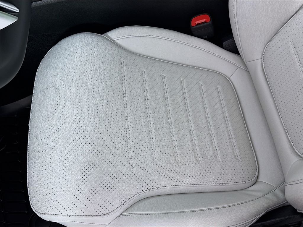 2025 Mercedes-Benz C-Class Sedan C 300 - Photo 20