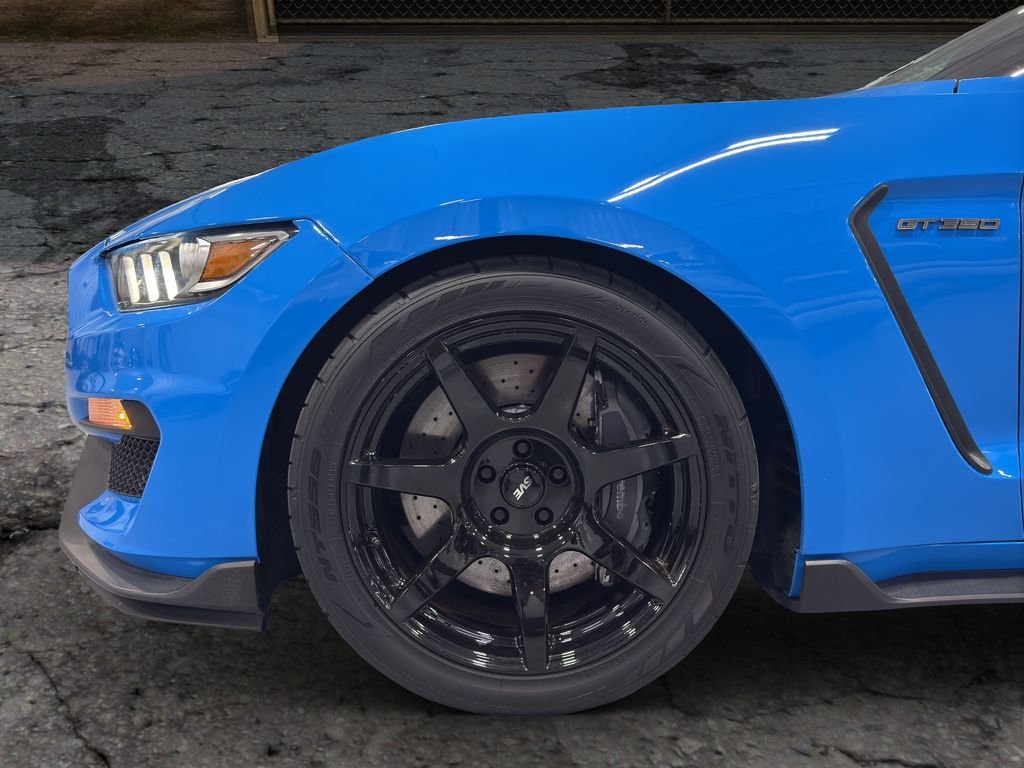 Used 2017 Grabber Blue Ford Shelby GT350 image 15