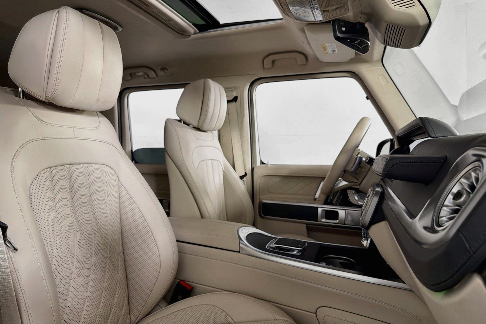 Certified Used 2025 MANUFAKTUR Olive Metallic Mercedes-Benz G 550 image 8
